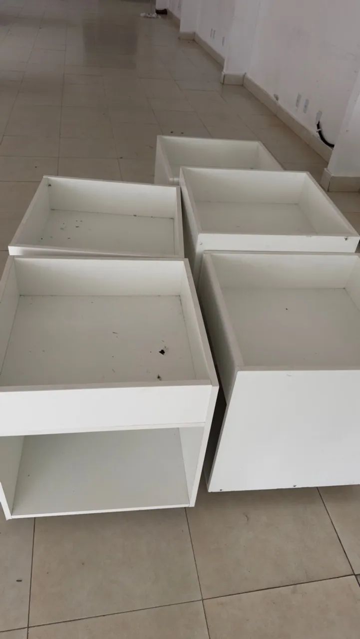 Mesas em MDF com rodinha e compartimento.  - Foto 2
