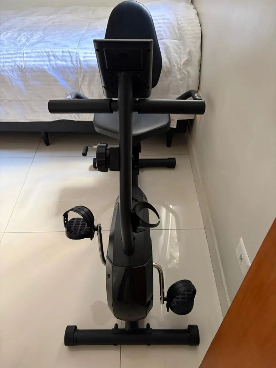 Bicicleta Ergométrica Reclinada com Visor Digital (Ótimo Estado)