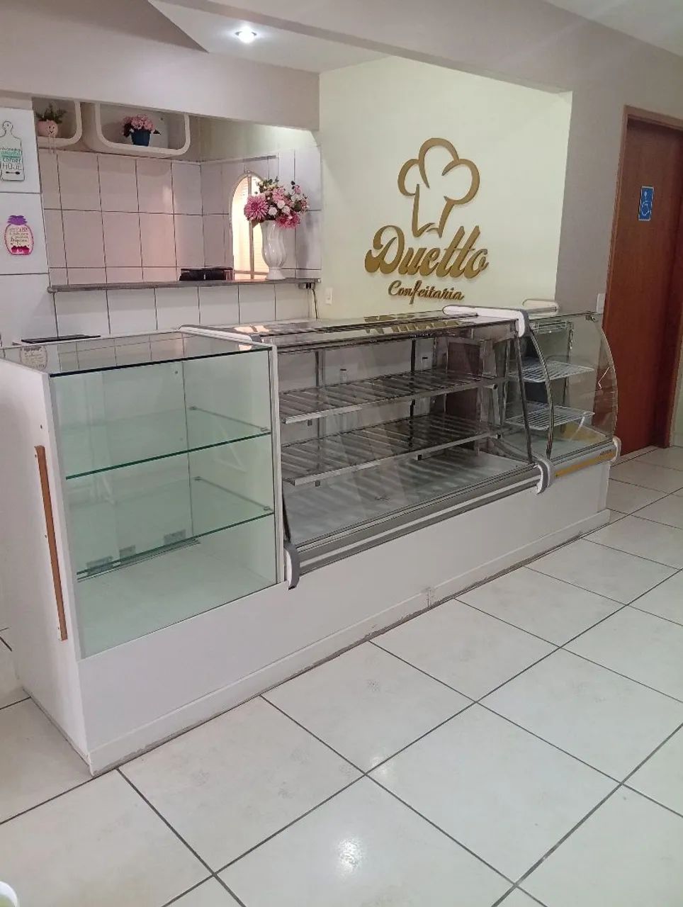 Balcão refrigerado ( 2 refrigerados e 1 seco) 