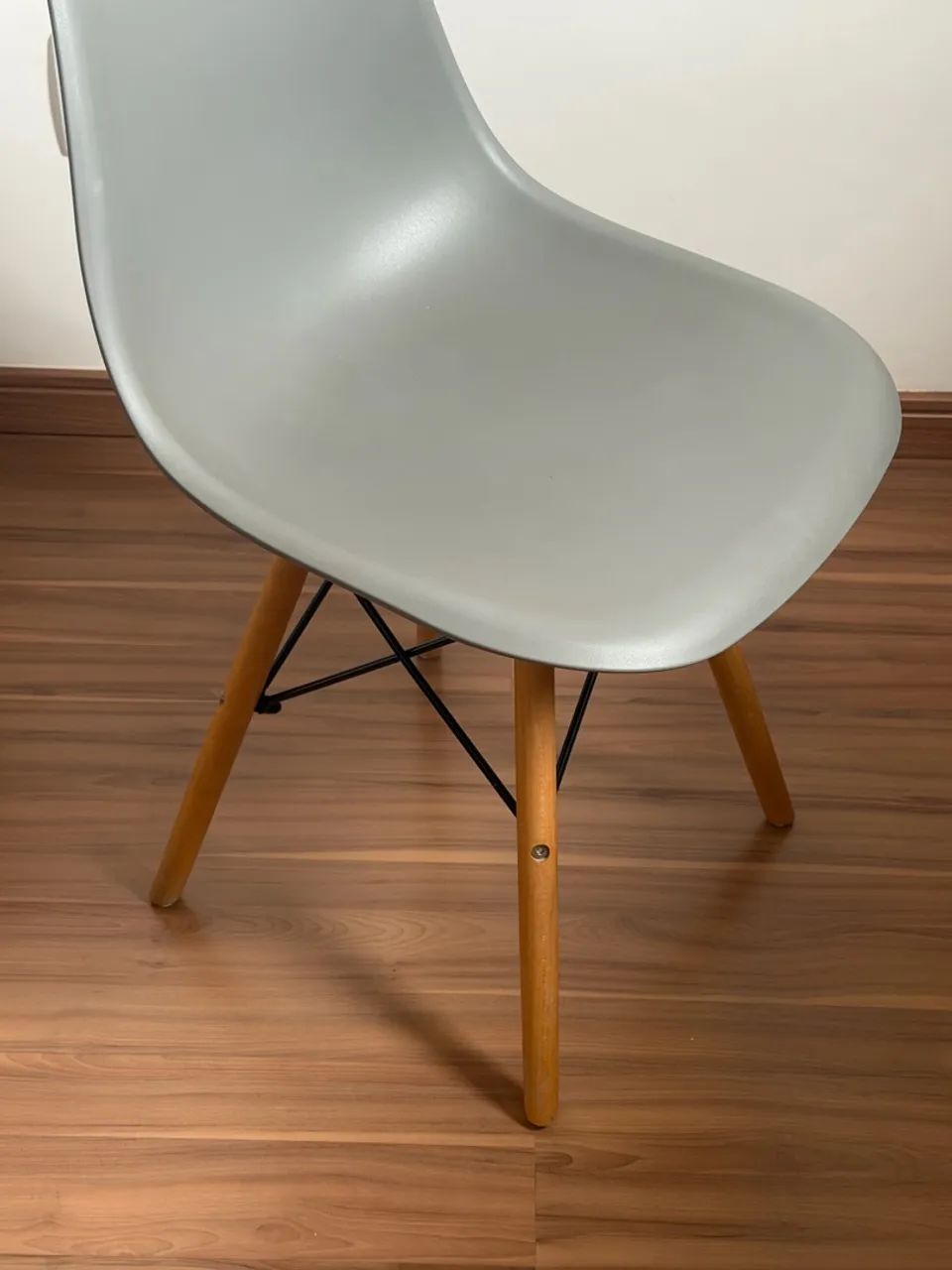 Cadeira Charles Eames Eiffel Cinza  - Foto 4