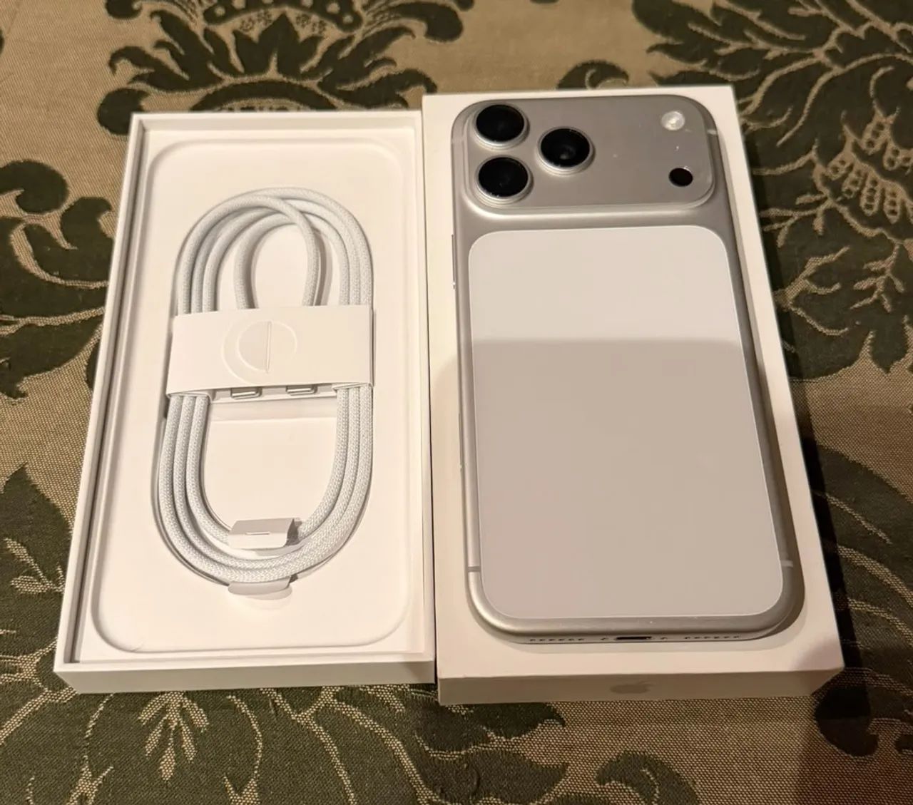 IPHONE 