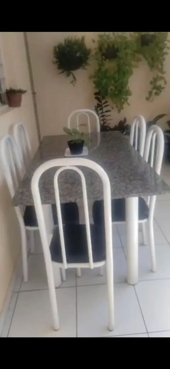Mesa de jantar com 6 cadeiras 