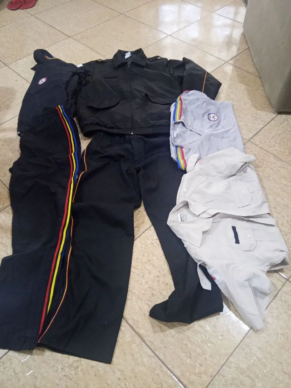 Uniforme do colégio Tiradentes  - Foto 2