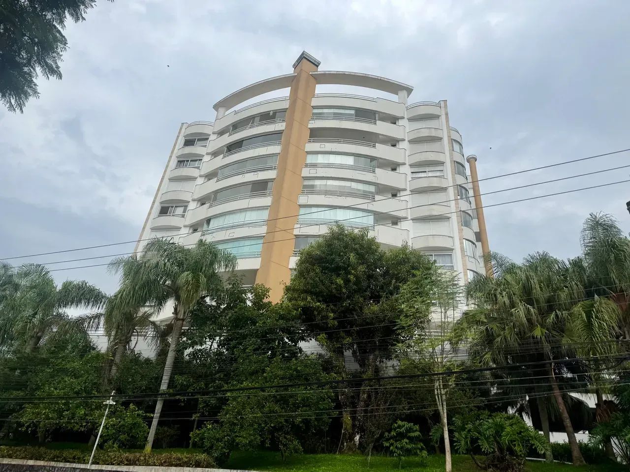 Apartamento para venda possui 183 metros quadrados com 3 quartos