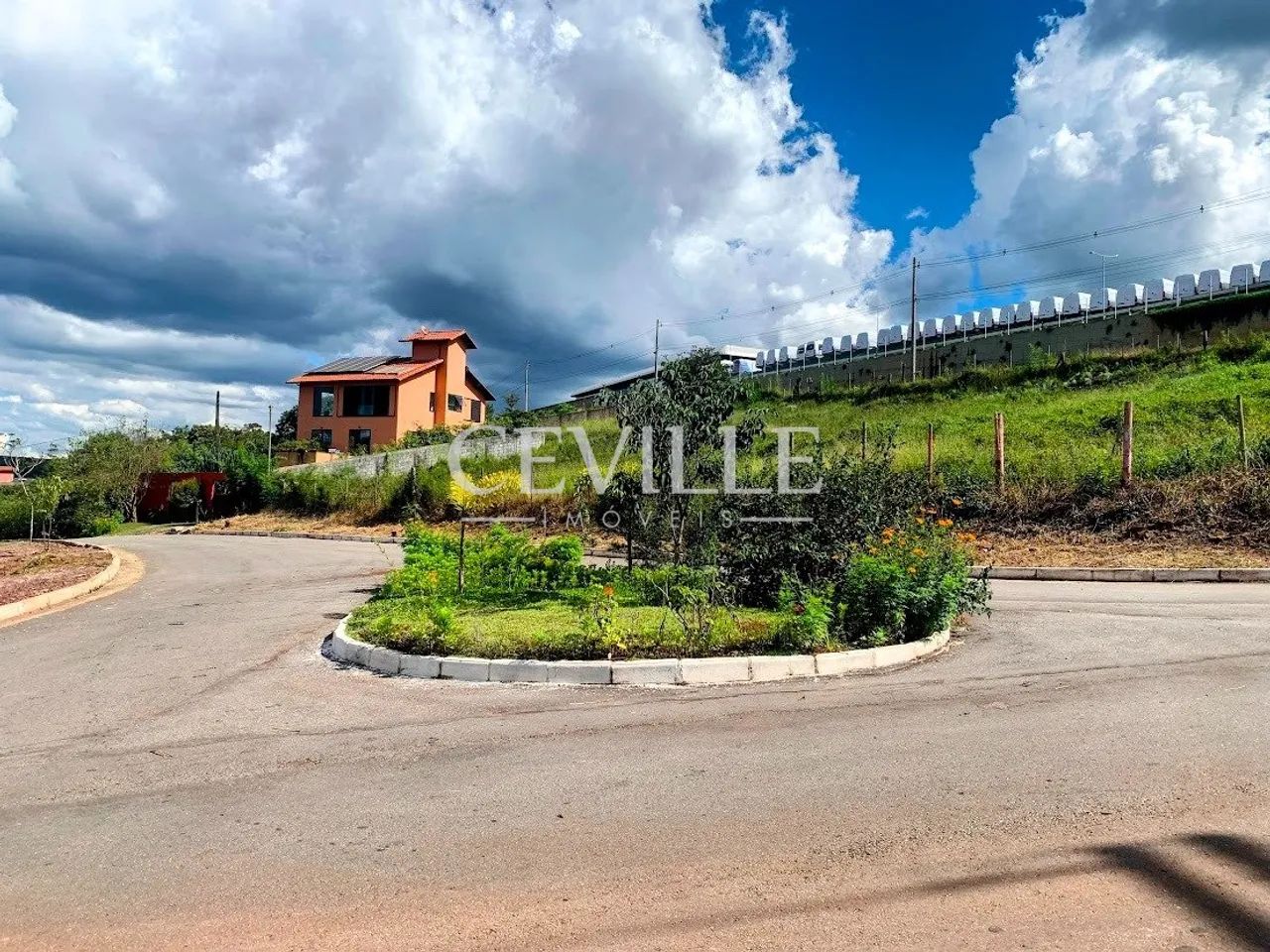 Lote de Esquina à Venda no Vale do Sol