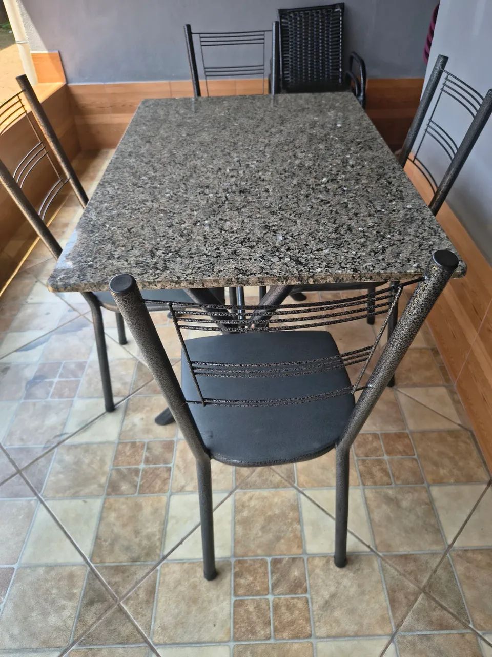 Mesa de mármore 4 cadeiras perfeita condições  - Foto 5