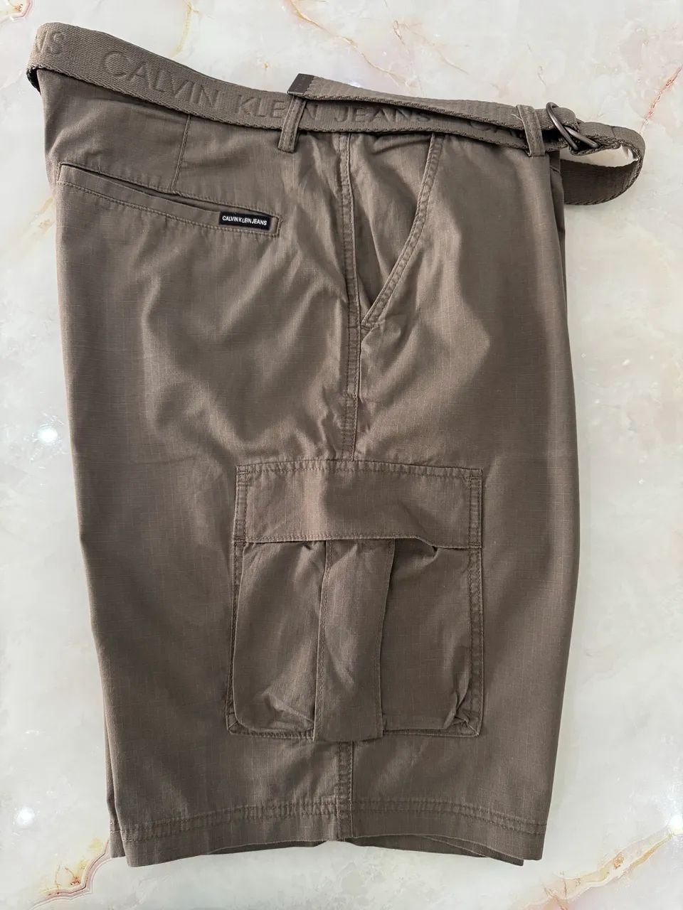 Bermuda Cargo Calvin Klein tamanha 50 - Foto 4