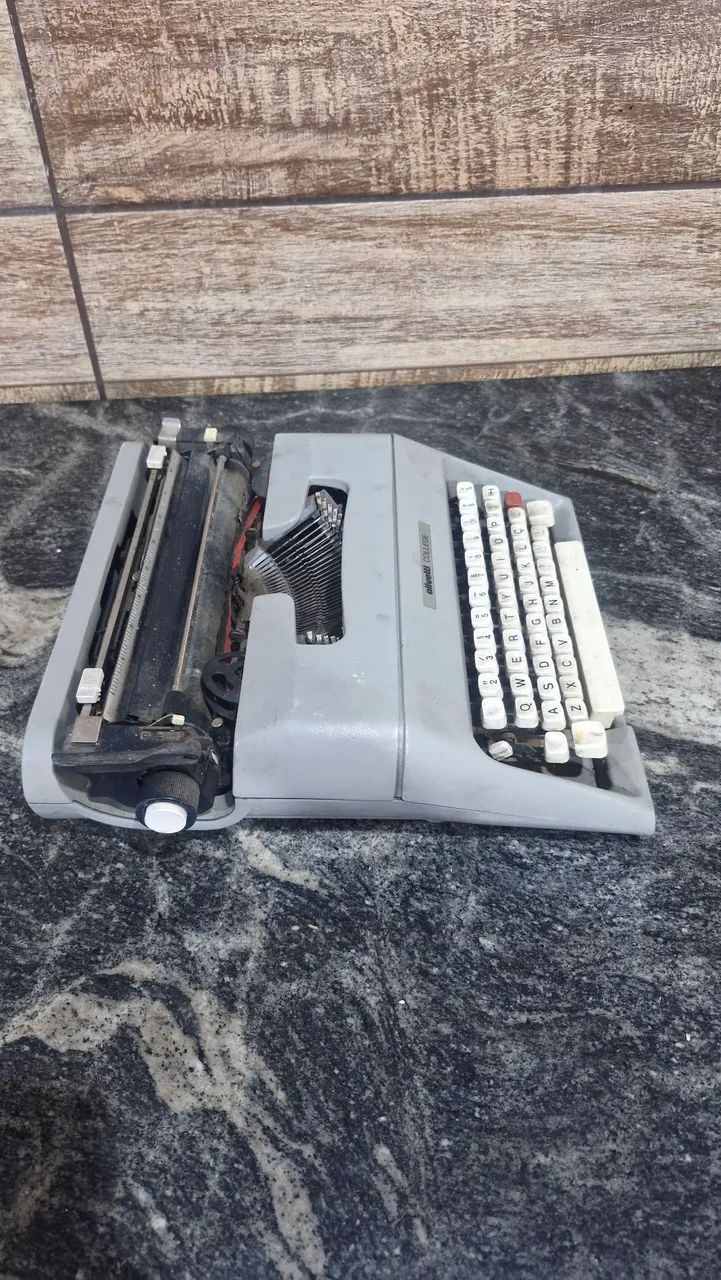 Máquina de datilografar Olivetti - Foto 3