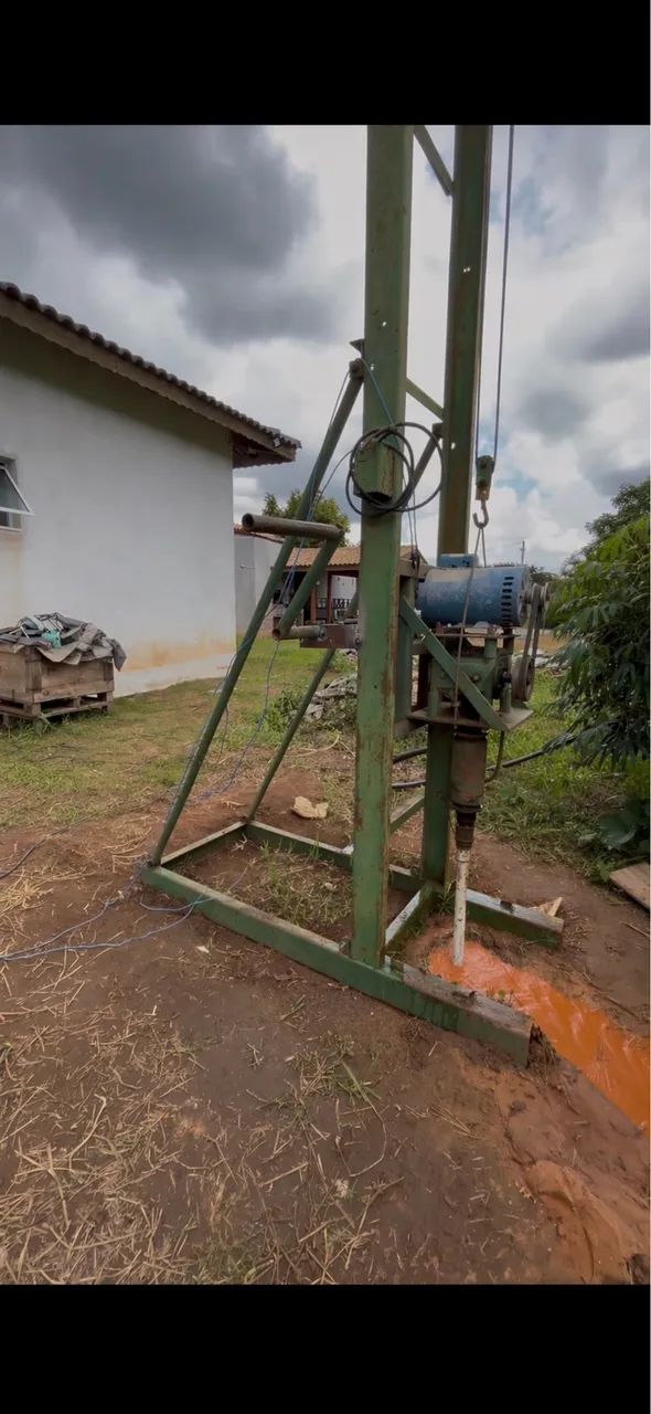 Máquina de furar poço 