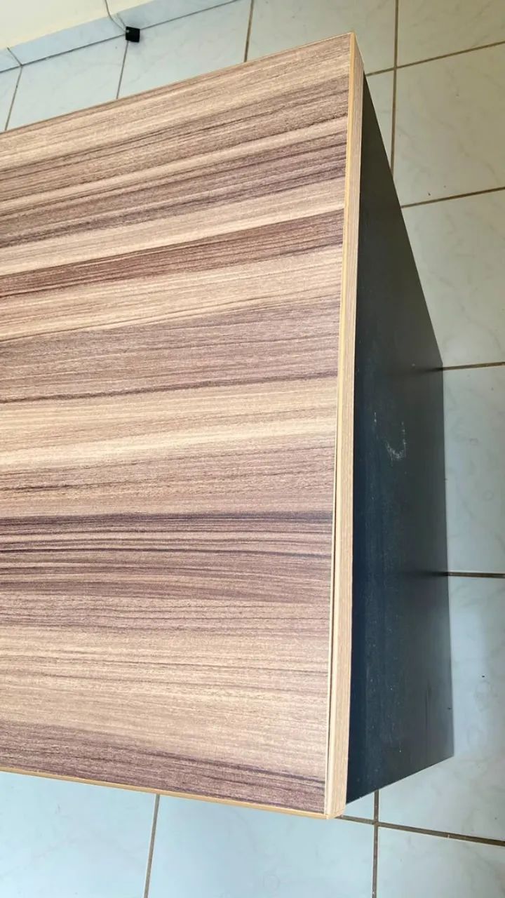 Escrivaninha em MDF - Base Preta e Tampo Amadeirado - Excelente Estado - Foto 3