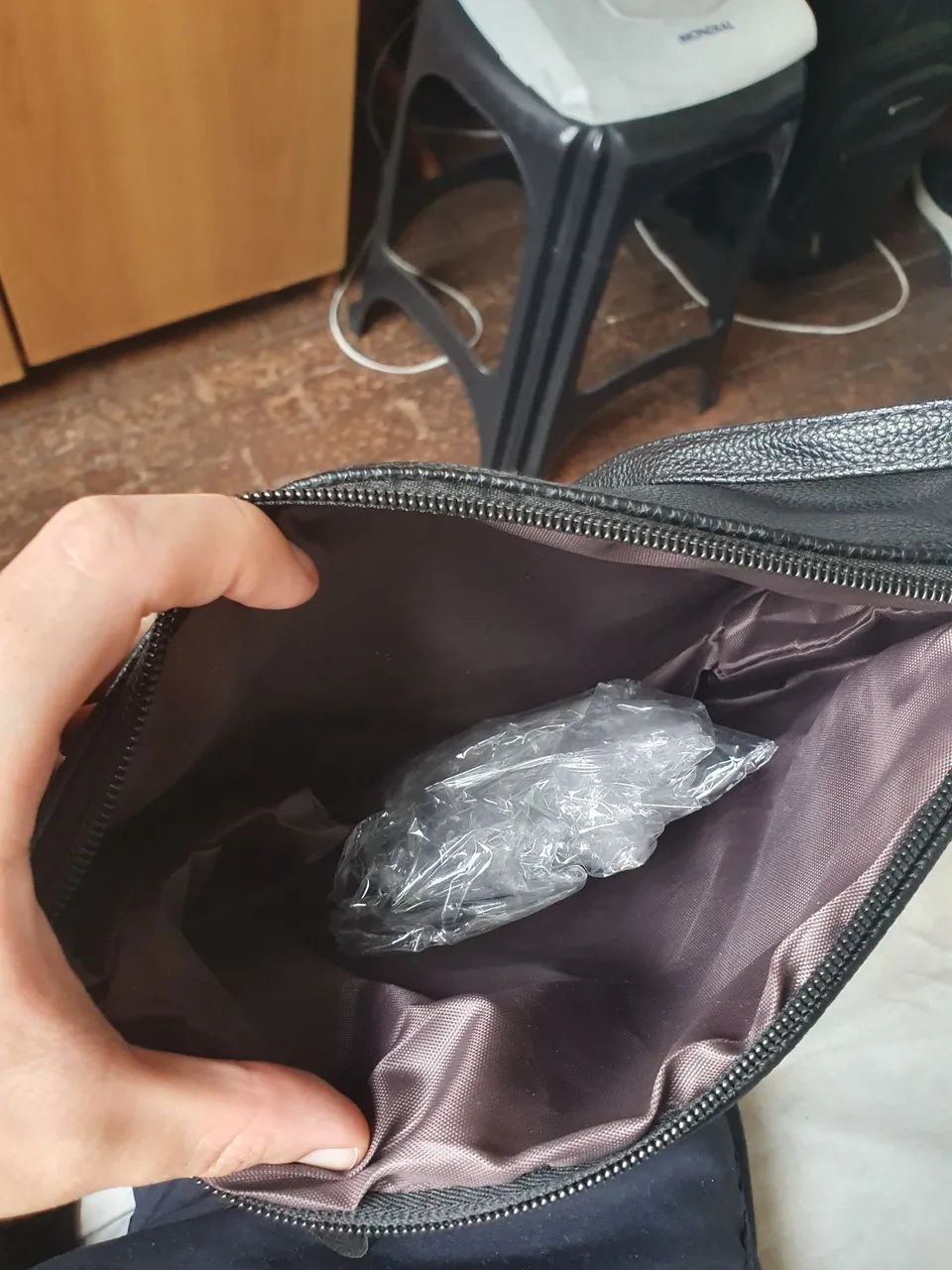 BOLSA PRETA FEMININA COM PORTA MOEDA - Foto 4