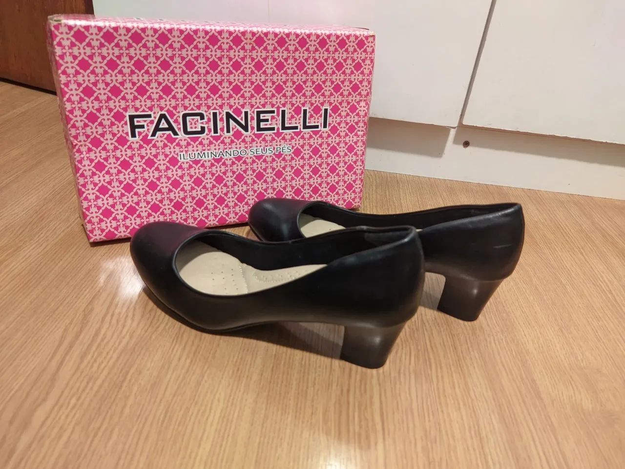 Sapato Facinelli Preto com Salto - Leia a Descrição - Foto 2