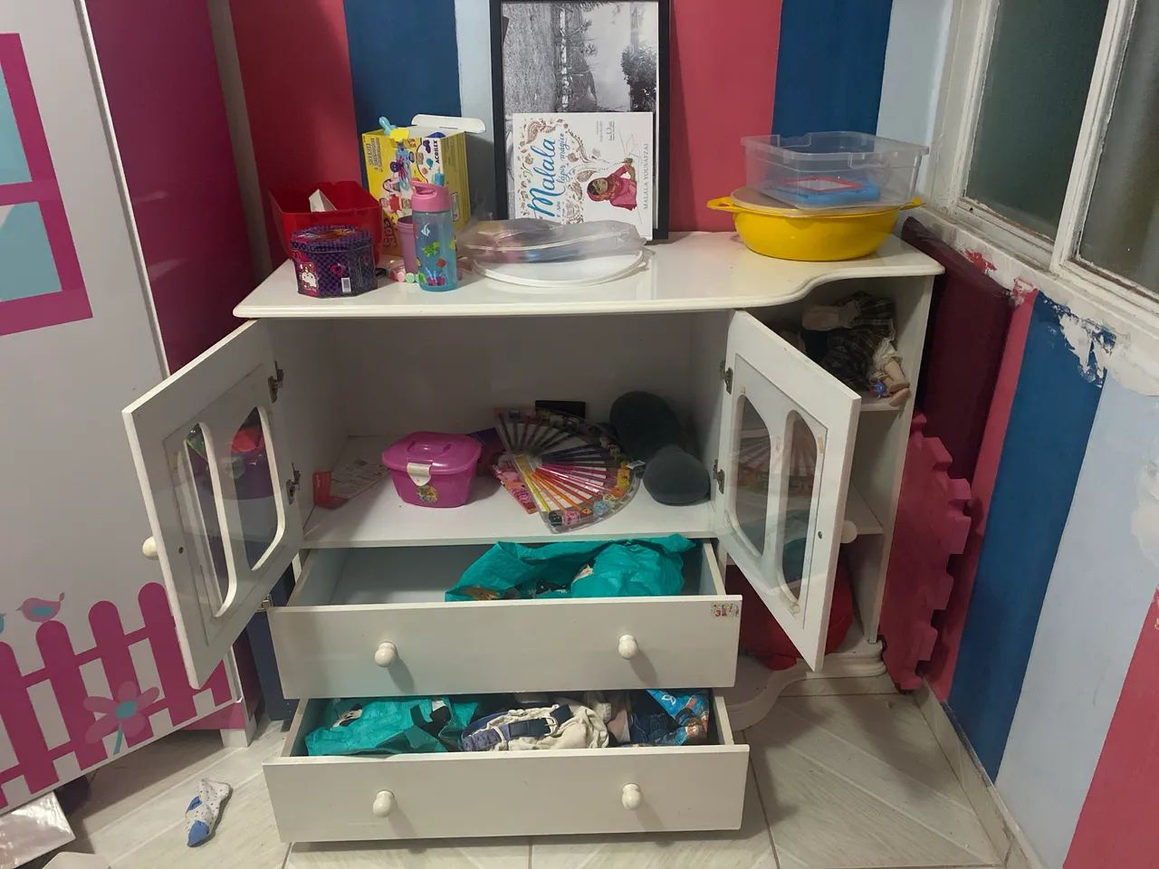 Cômoda infantil branca porta gaveta e prateleira  - Foto 2