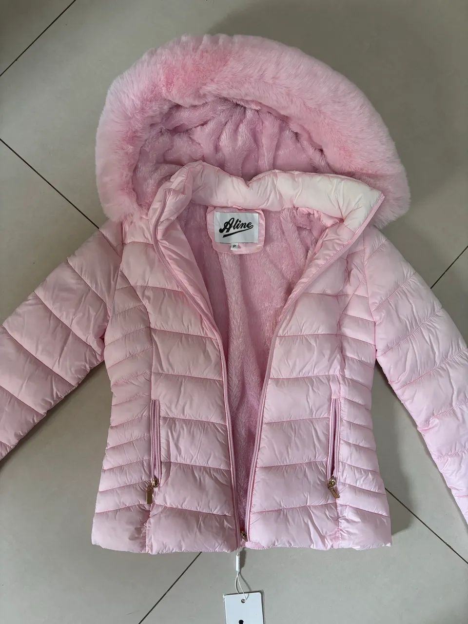 Jaqueta puffer rosa nova com etiqueta  - Foto 2