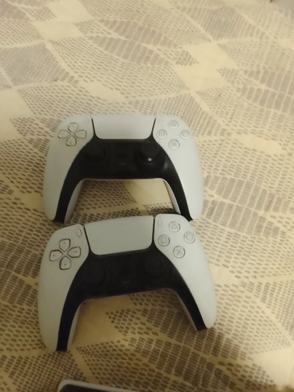 PS5 COM DOIS CONTROLES - Foto 4