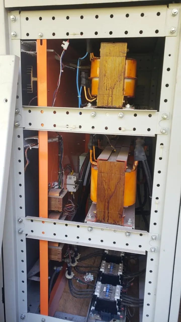 Estabilizador de tensão microcontrolado trifasico 220V, capacidade 60kVA, 157A - Foto 3