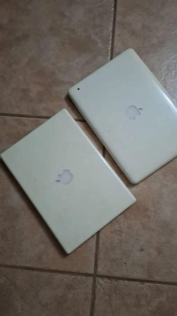 LOTE 2x MacBook Branco - Para Peças / Retirada de Componentes