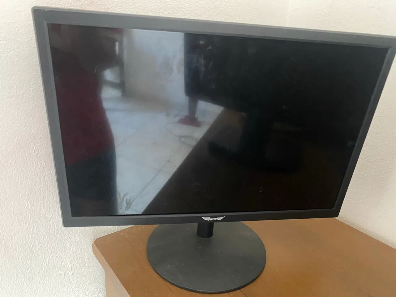 Monitor tronos com defeito na tela