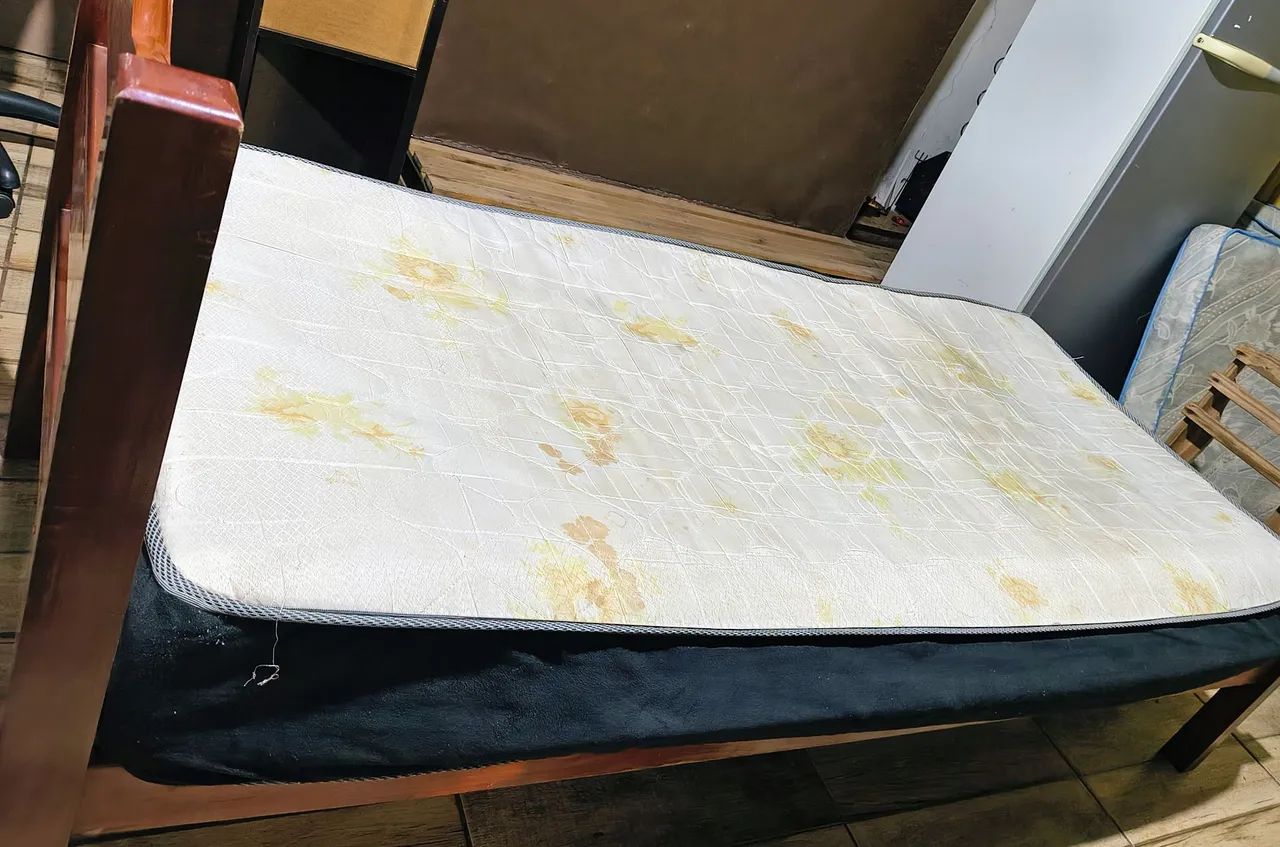 Cama de madeira com colchão  - Foto 4