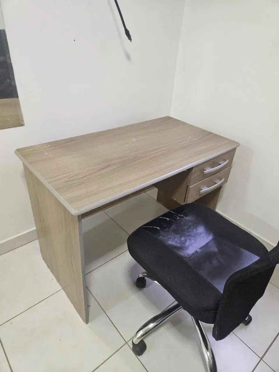 Escrivaninha R$ 200 + cadeira (doação) - Foto 3