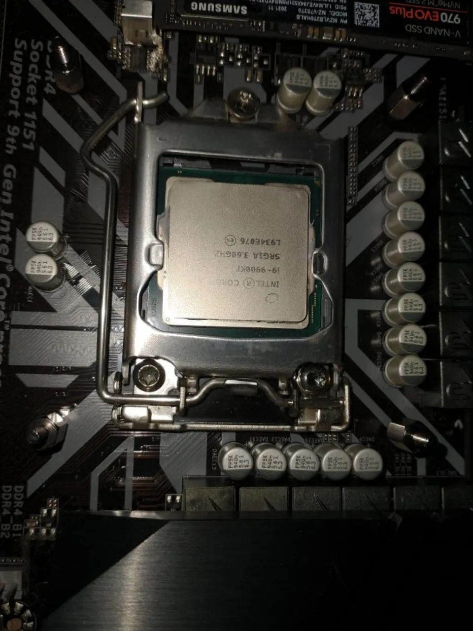 i9-9900KF + Gigabyte Z390 M Gaming - Kit Gamer - Peças de Hardware
