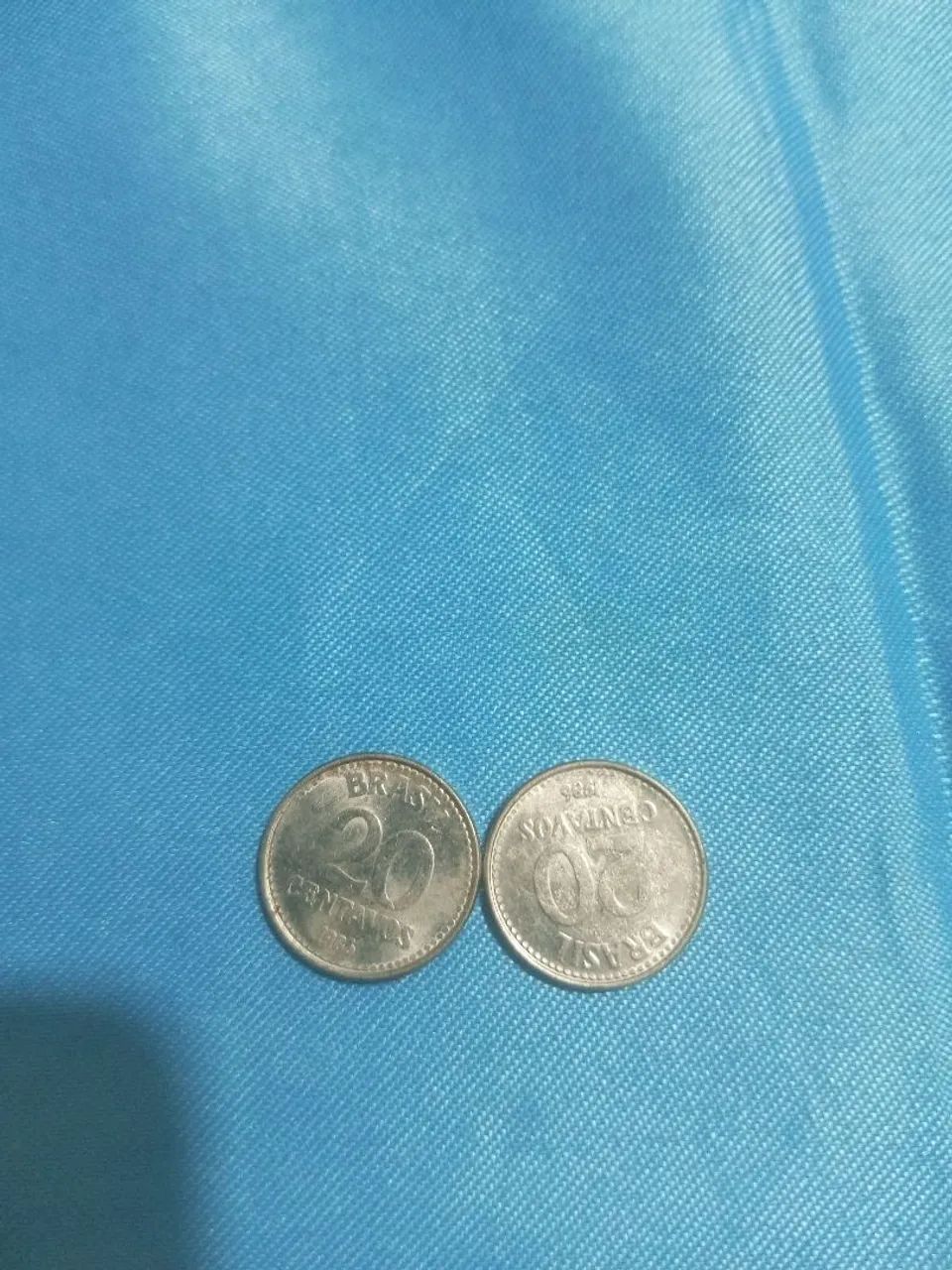 2 Moedas antigas de 20 centavos de 1986.