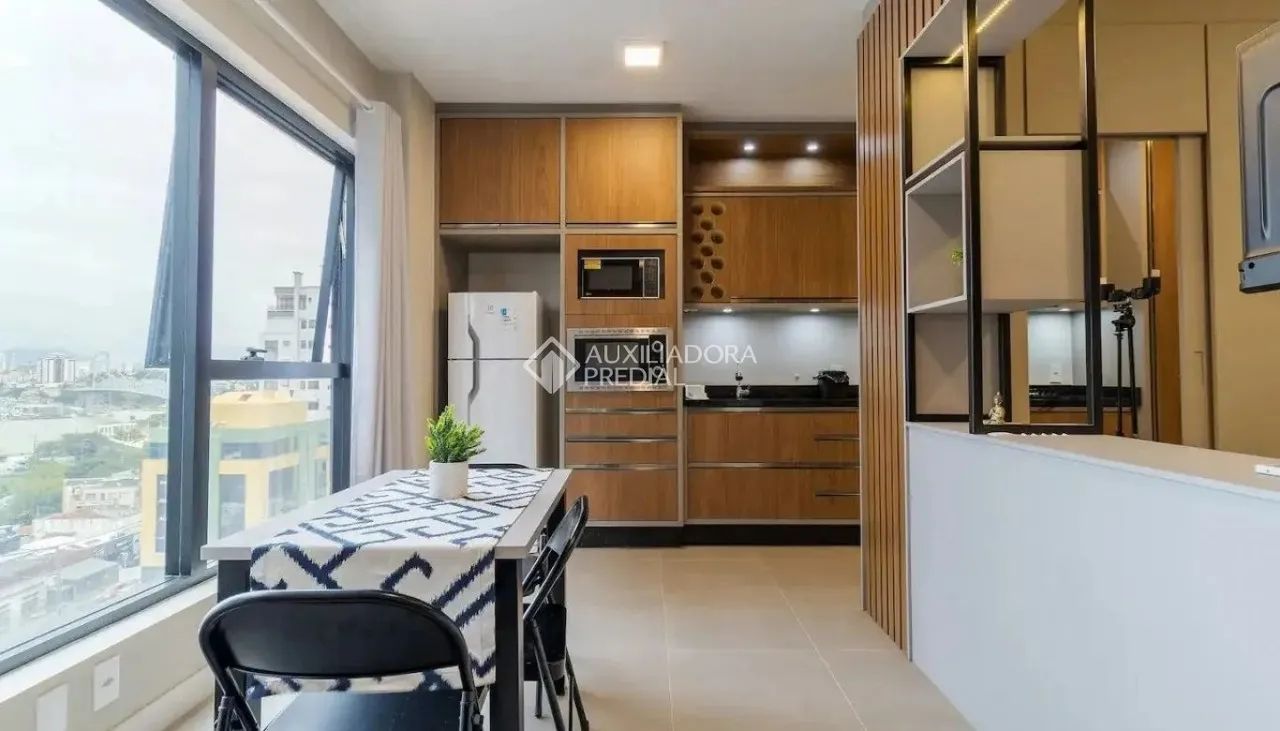 Studio de 1 dormitório à venda no Centro de Florianópolis | Mobiliado | Condomínio com Laz