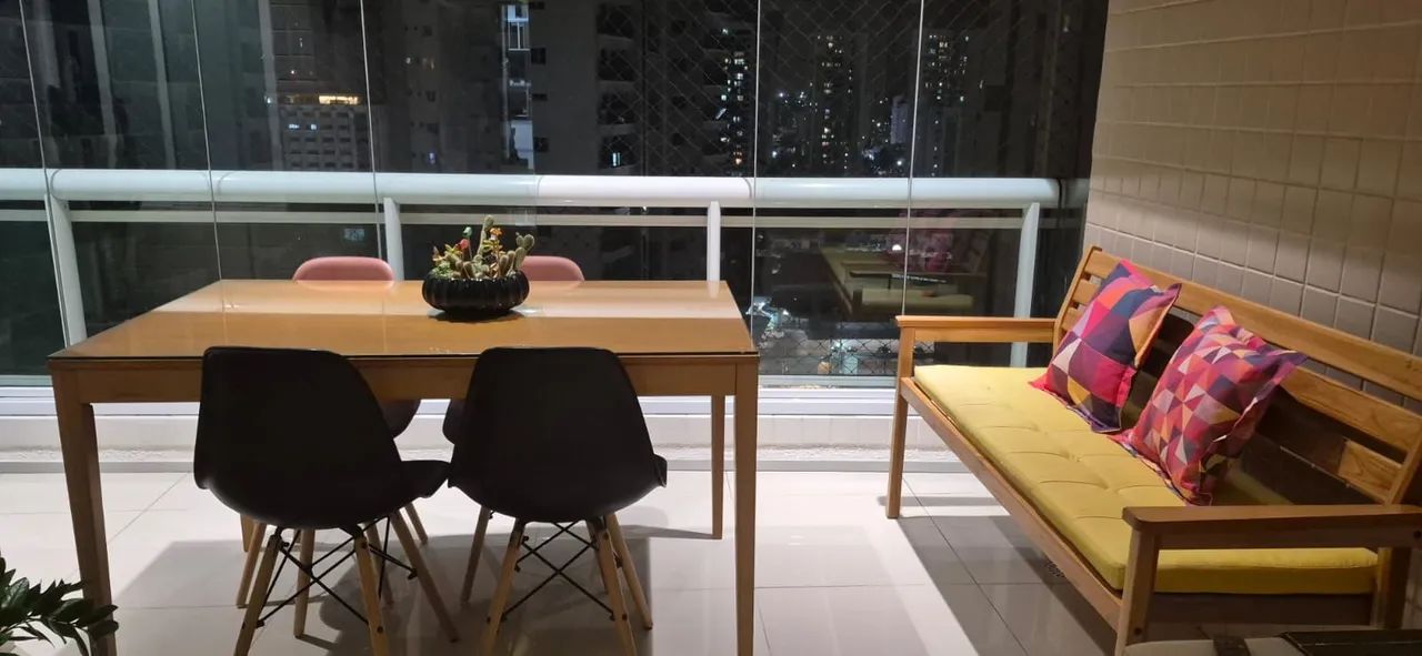 Mesa e cadeiras varanda