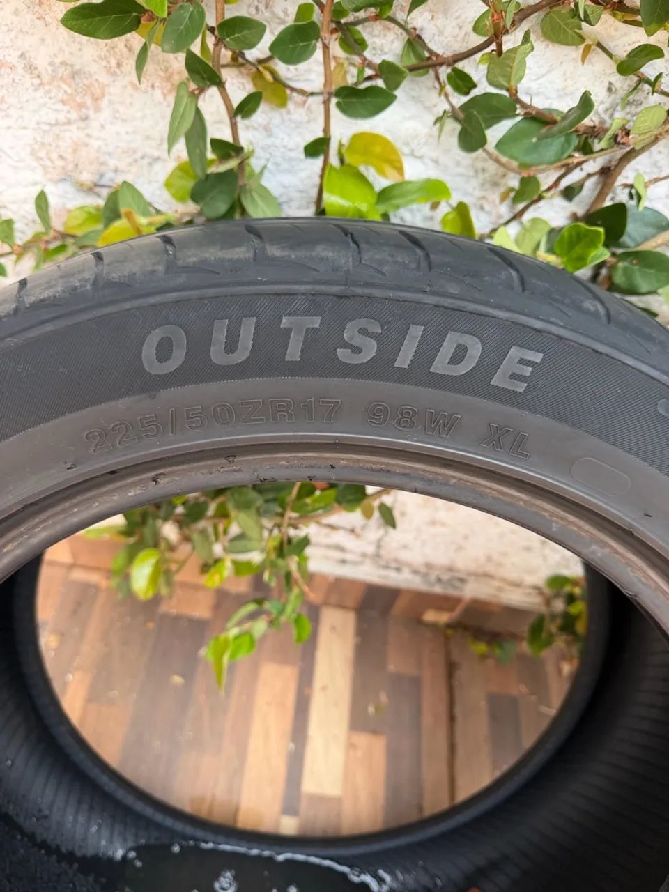 Vendo 2 Pneus aro 17 com 70% de vida útil. - Foto 3