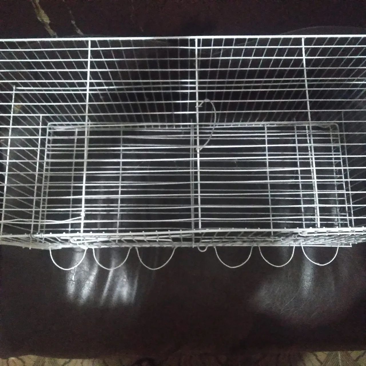 Gaiola grande com duas portas e comedouros - Foto 4