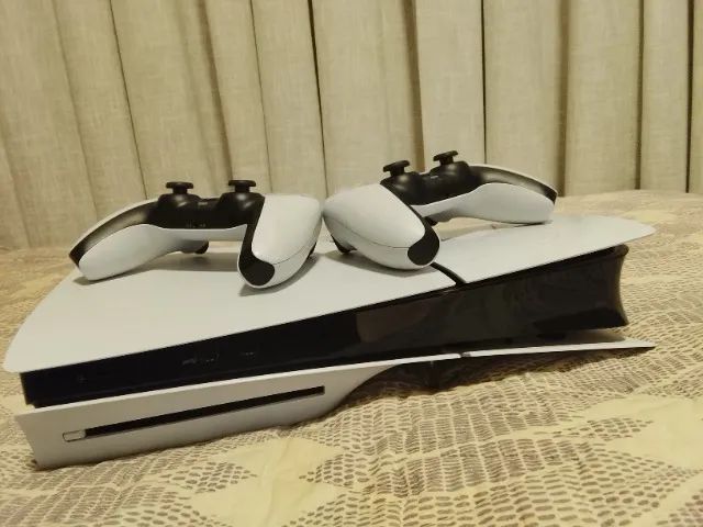 PS5 COM DOIS CONTROLES - Foto 2