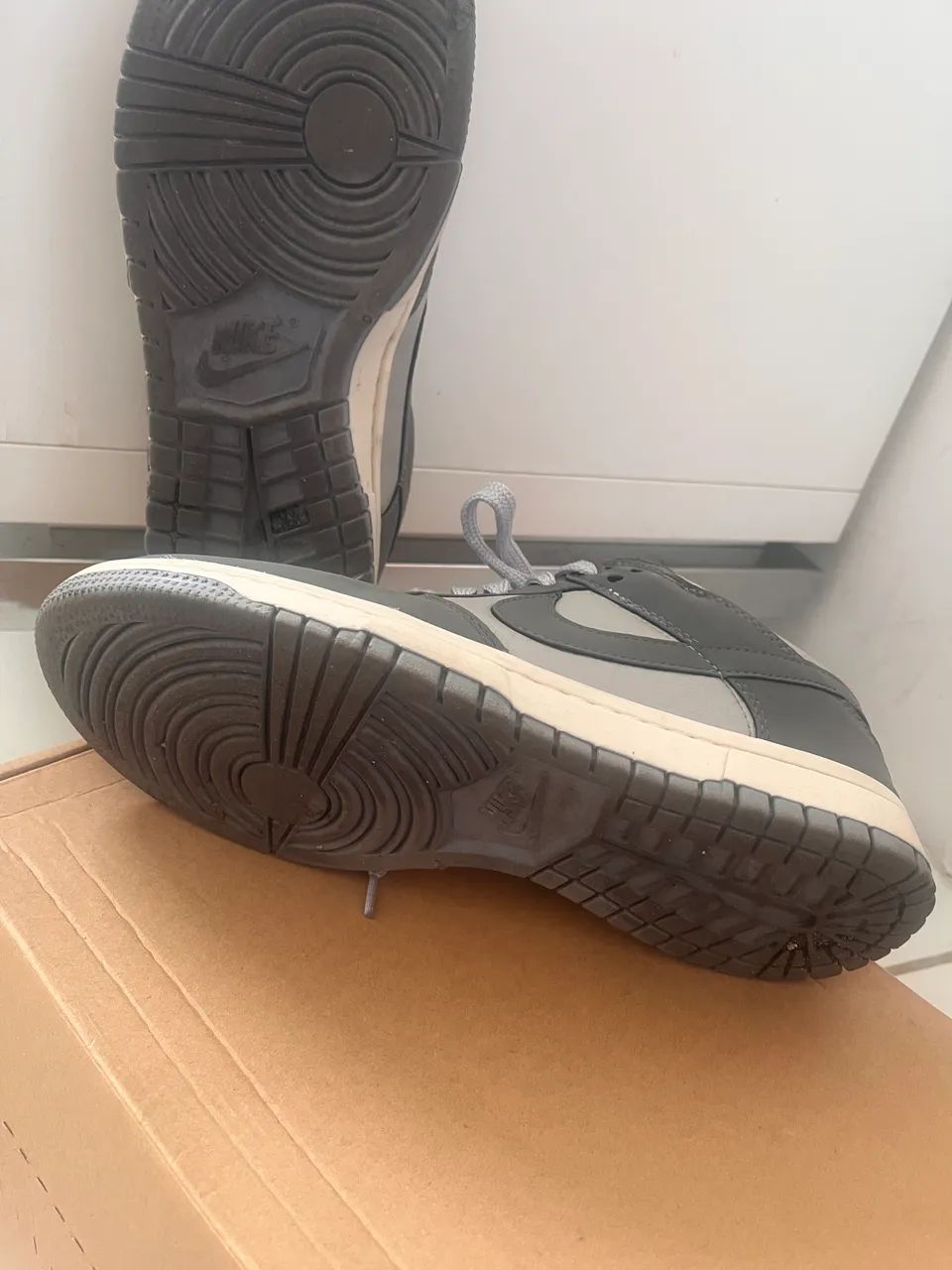 Tênis Nike Dunk Low cinza original 40 - Foto 4