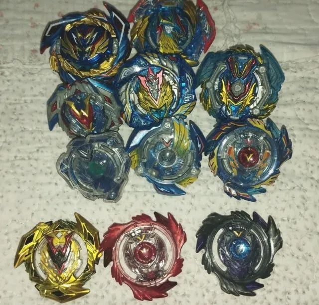 LOT BEYBLADES TAKARA TOMY: QUASE TODAS AS EVOLUÇÕES DA BEYBLADE VALQUÍRIA. tbm vendo separ