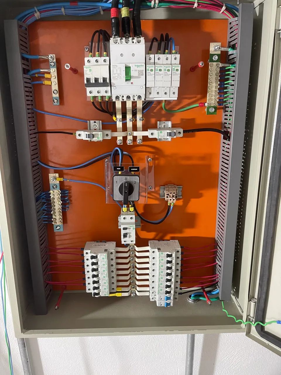 Serviços elétricos gerais, garantia do serviço, resolvemos seu problema com baixo custo !  - Foto 4
