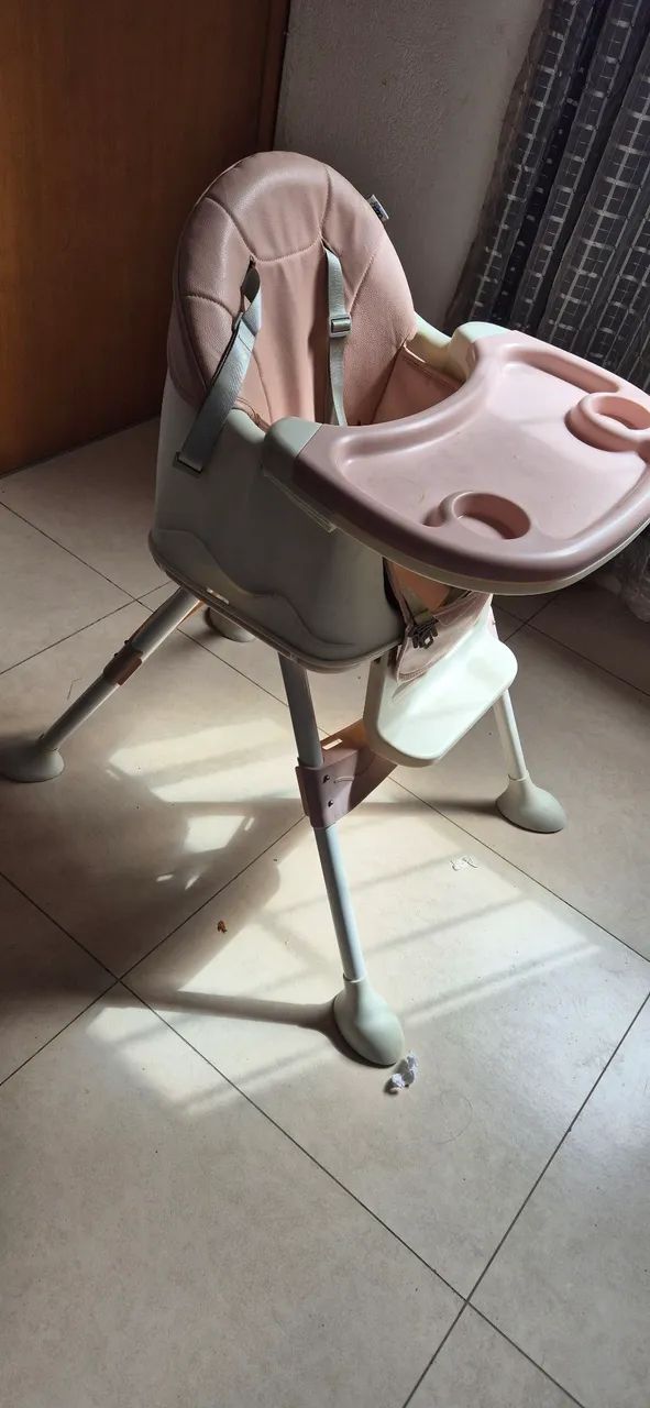 Cadeirinha de alimentação 