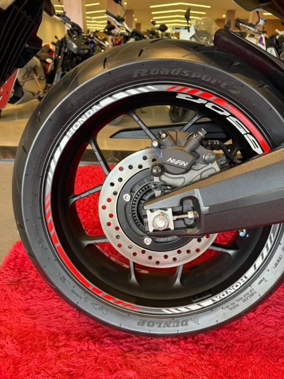Honda CB 650R E-CLUTCH 2026 - Foto 4