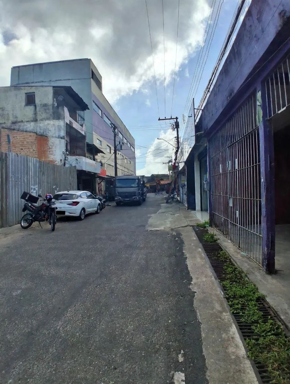 VENDO GALPÃO COMERCIAL ( FEIRA DA OITO DE MAIO)
