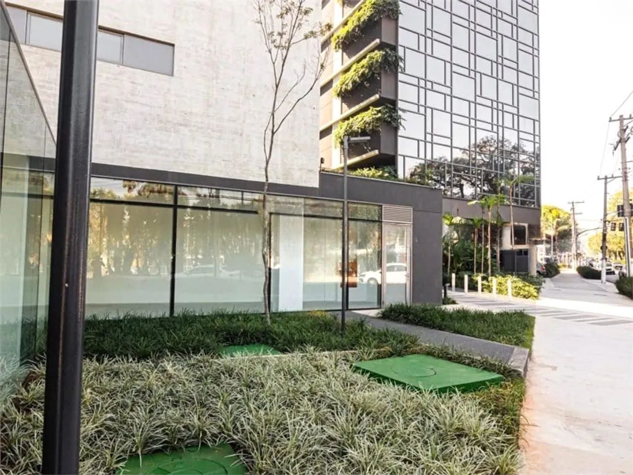 Loja na Rua Itapé-acu, 151  131 m²