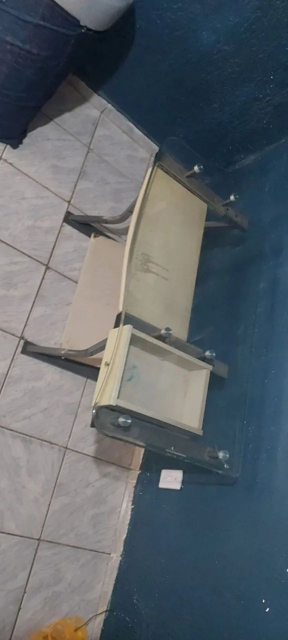VENDO MESA NOTEBOOK DE VIDRO USADO402625426453975043