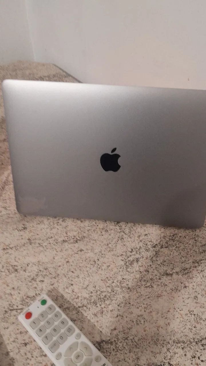 MacBook Pro 14.1,  2 ThunderBolt