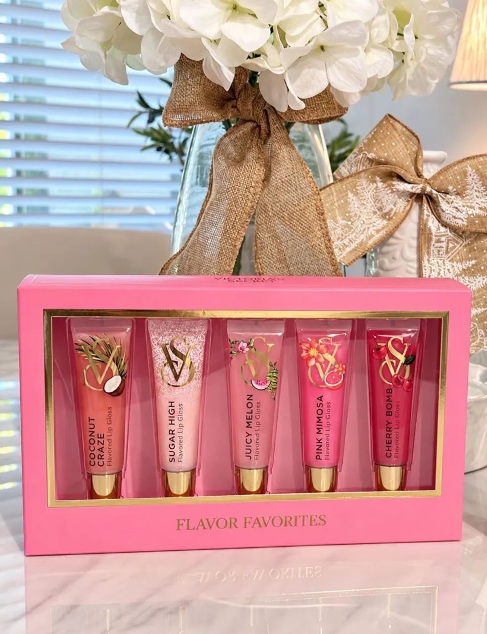 Kit com 05 gloss Victoria Secret