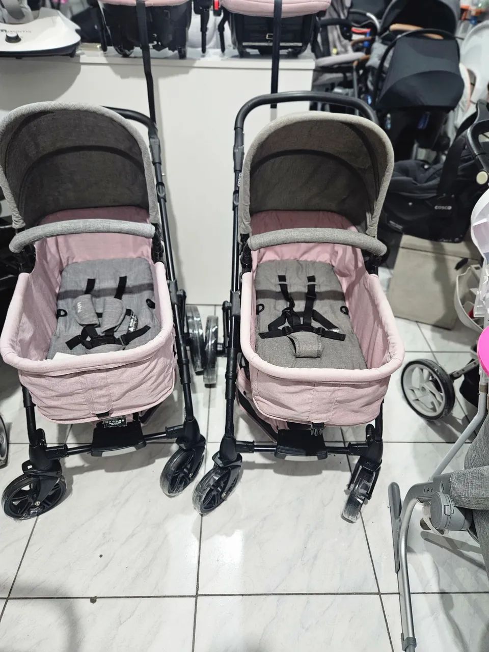 Carrinho Moisés  cosco mais bebê conforto  e base veicular  novos R$:999.00 cada um  - Foto 5