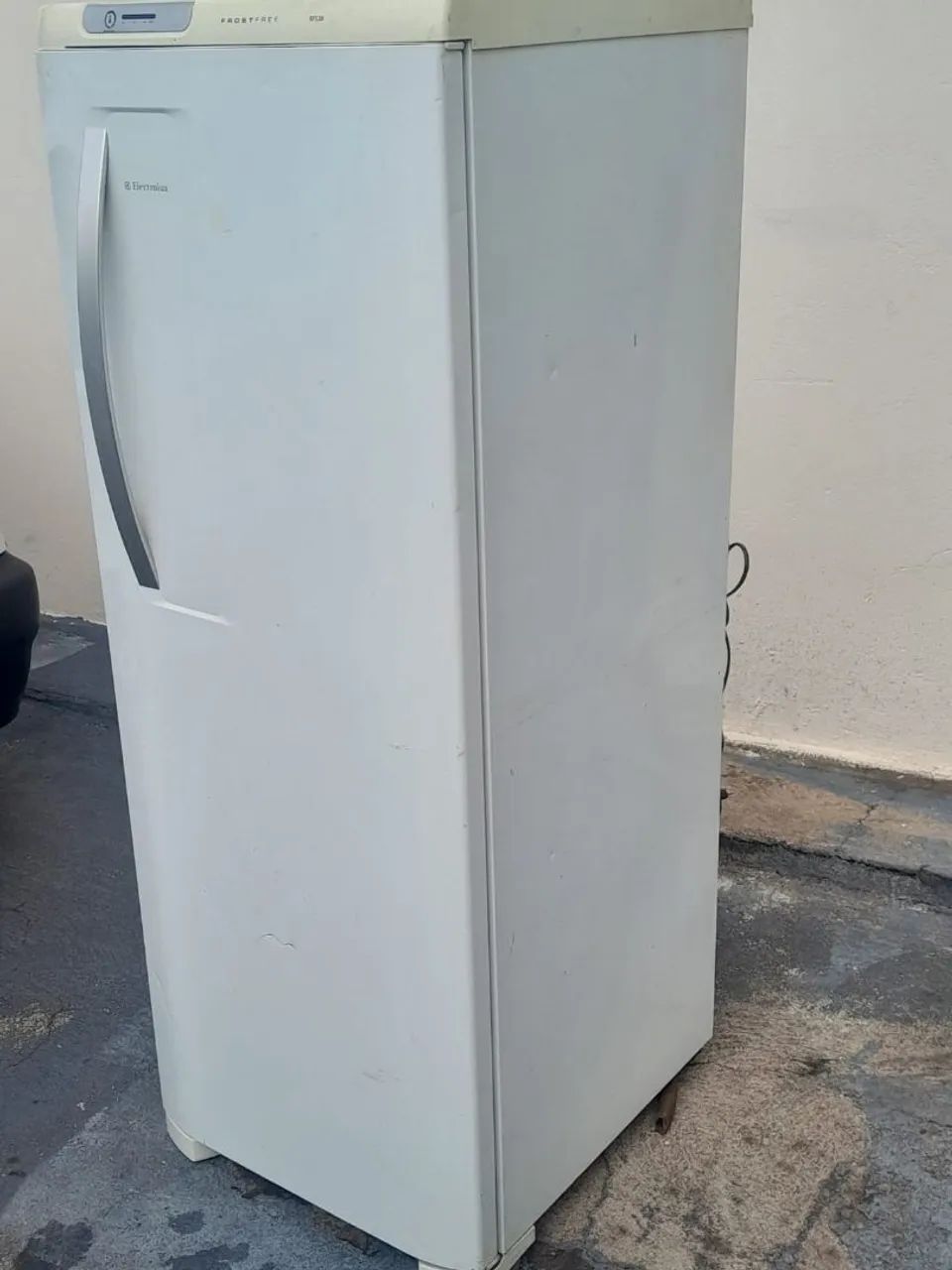 Geladeira eletrolux 220 V funcionando ótimo  - Foto 2