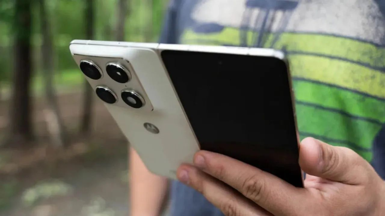 Motorola Razr Fold 5G / Impecável/ Completo na caixa - Foto 3