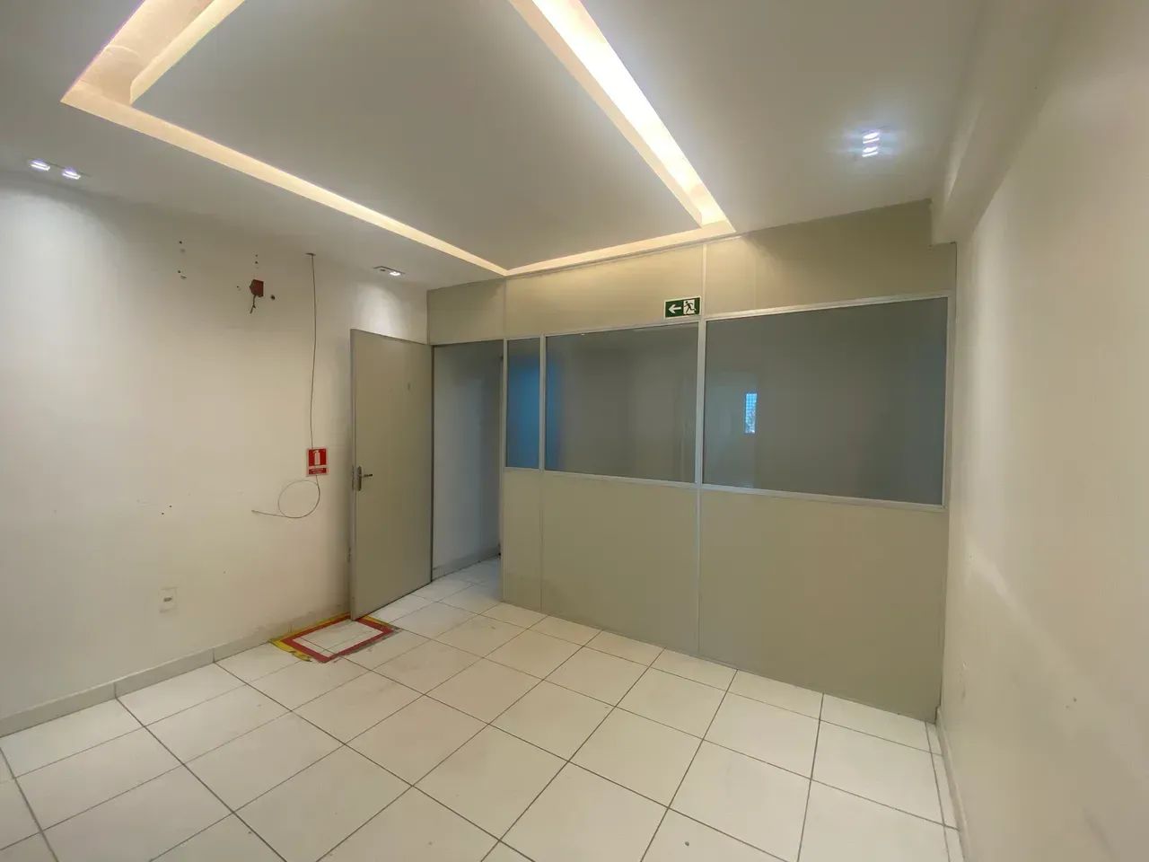 ALUGO SALA NA AV. DJALMA BATISTA. - Foto 5