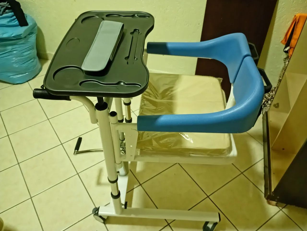 Cadeira de hospital abre e fecha  - Foto 3