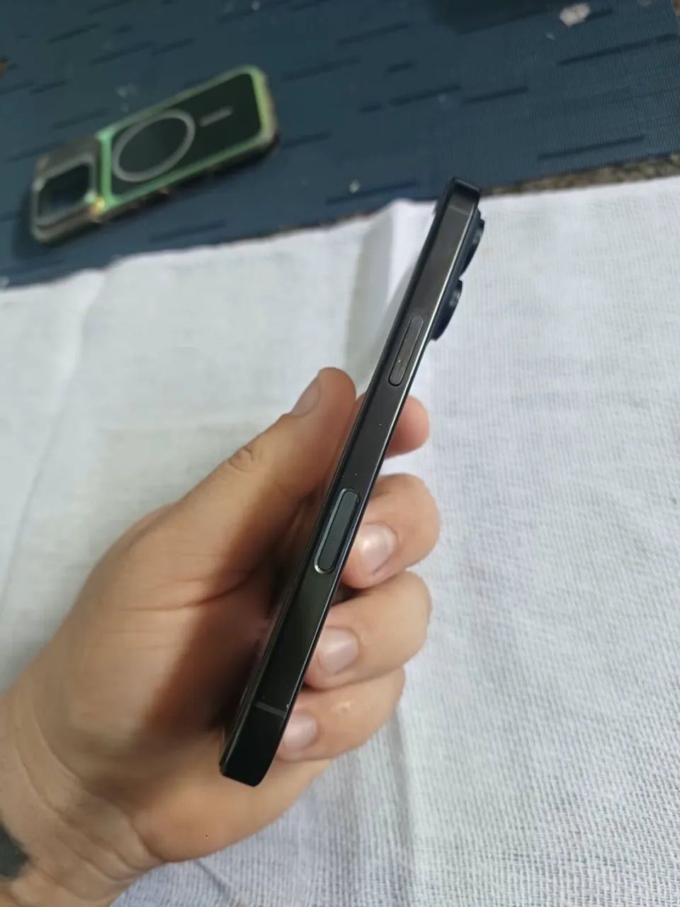 iPhone 16 pro praticamente novo zero - Foto 3