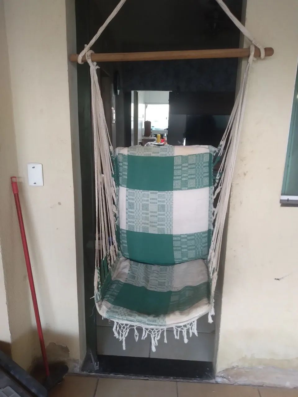 Vendo uma cadeira rede de balanço usada 