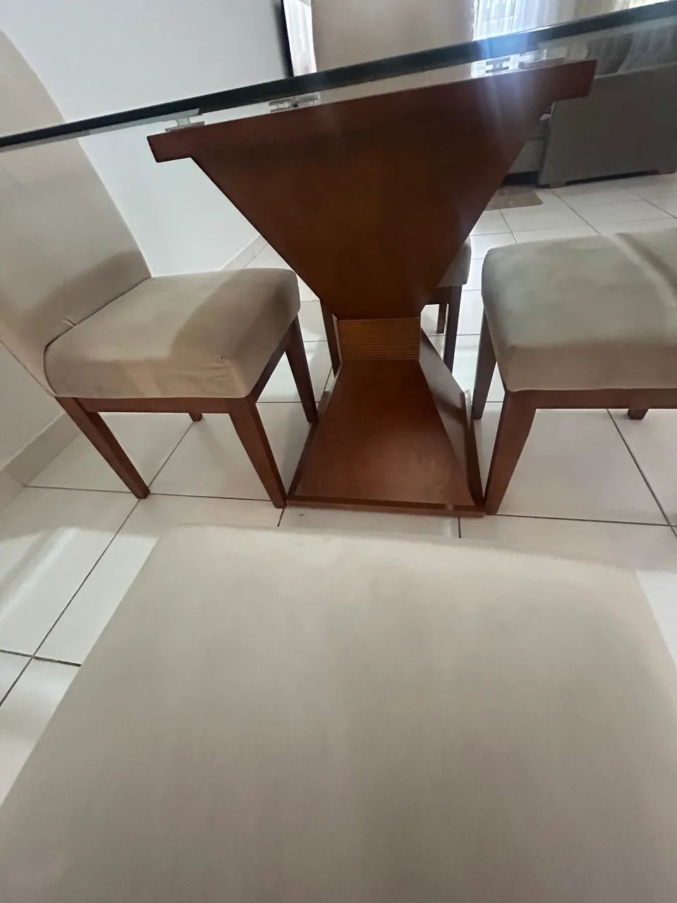 Mesa com 4 cadeiras 
