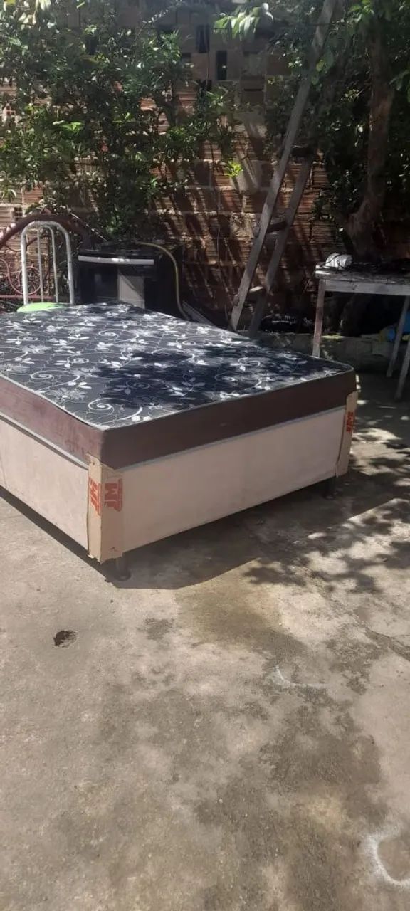 Vende-se essa cama box casal 